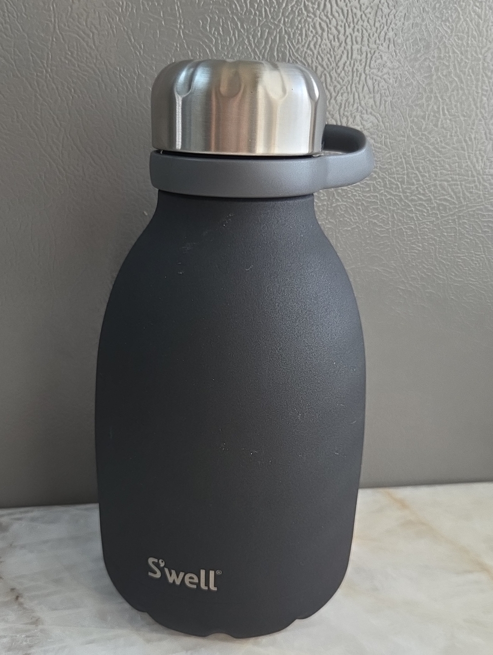 Swell Stainless Steel Roamer Water Bottle 40 Oz. in Onyx Black